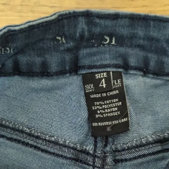 Women's Blue Jeans - Picture 4 of 8